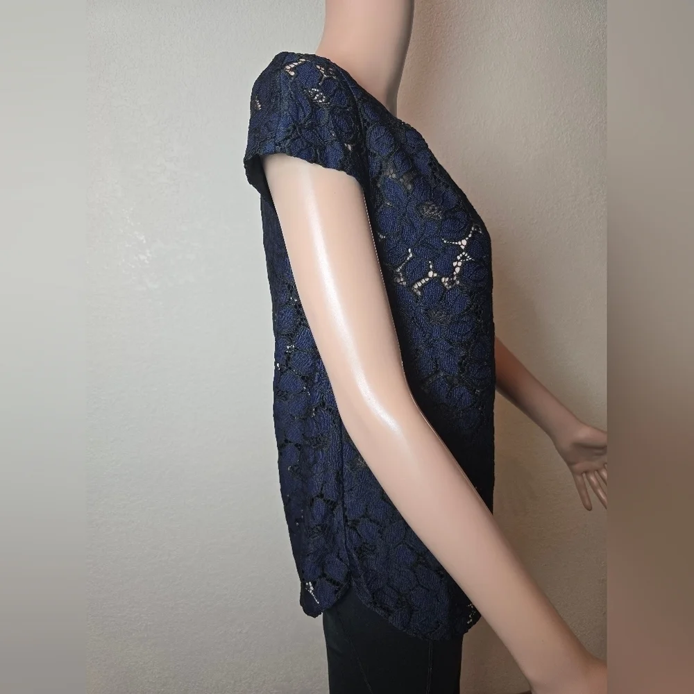 J Crew Cap-Sleeve Semi Sheer Floral Lace Top Navy Blue Black Trim Key Hole Sz 4